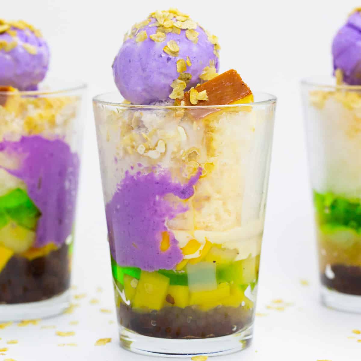 Halo halo in glasses.