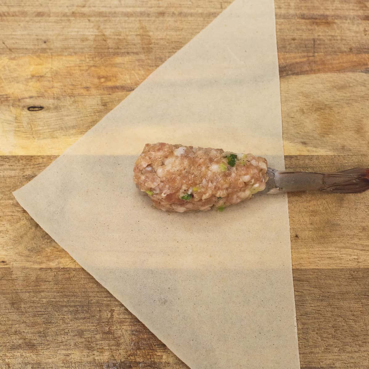 topping with meat filling