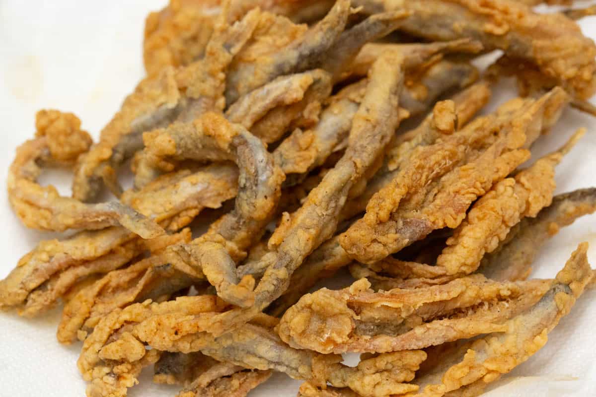 Crispy fried smelt on paper towels.