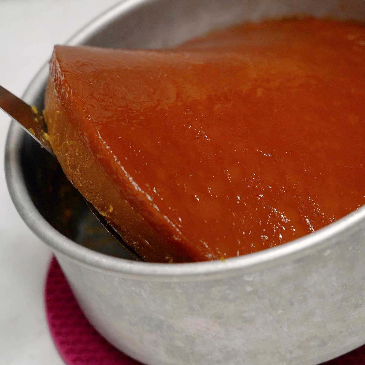 Removing the kutsinta from the pan.