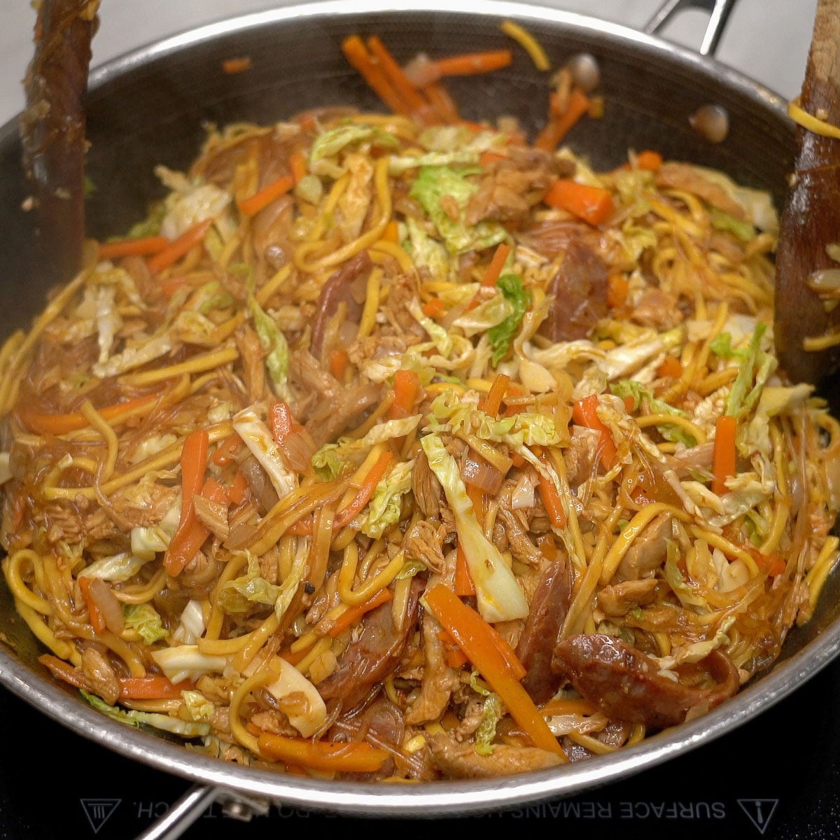 Cooked pancit bam-i in the pan.