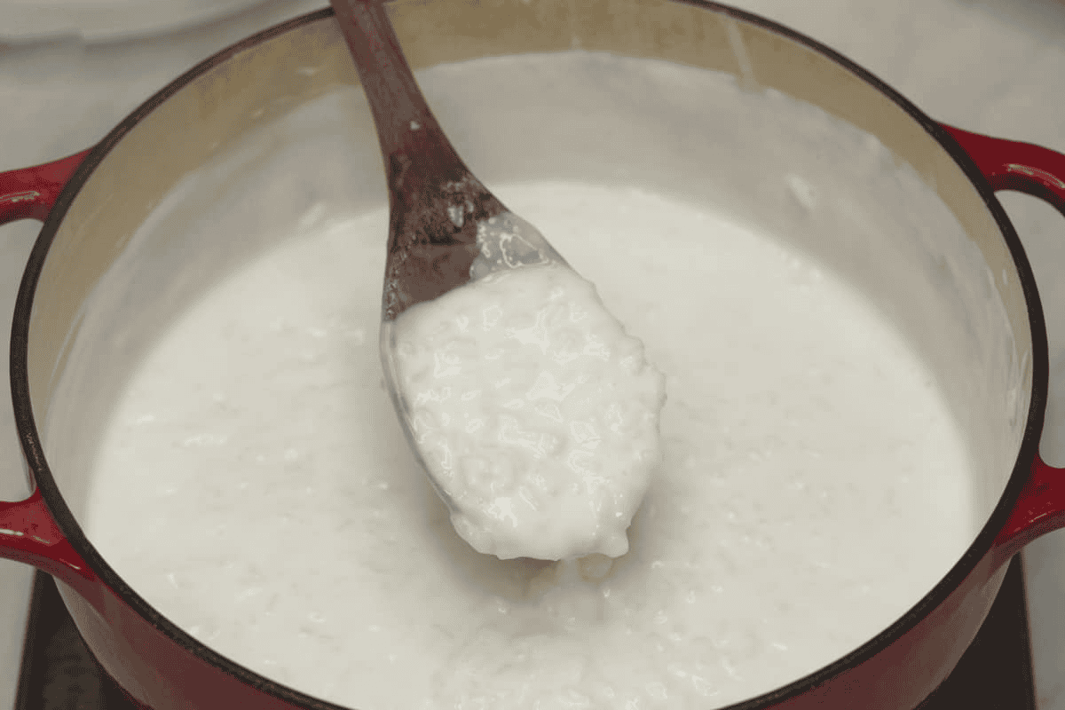 Cooked glutinous rice in coconut milk.