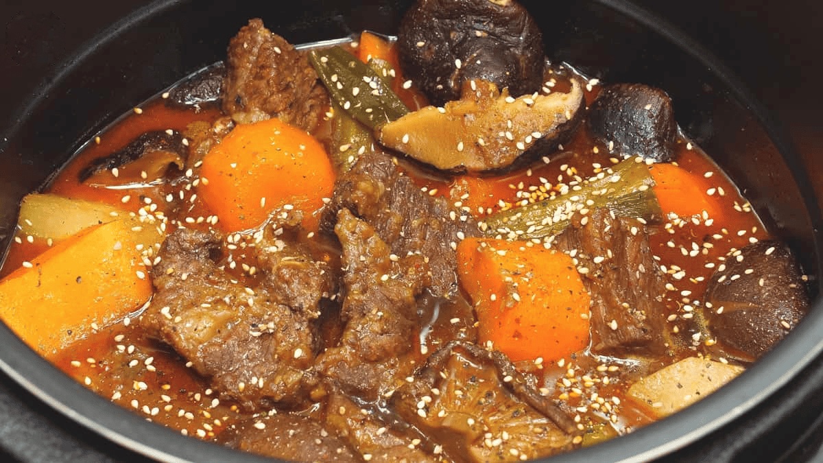 Added sesame seeds into the pot of stew.