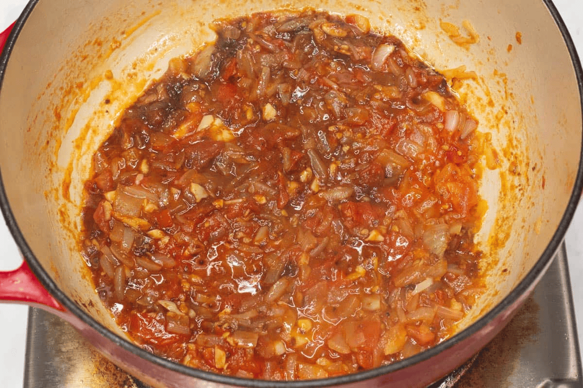 Sauteing the aromatics and shrimp paste in the pot.