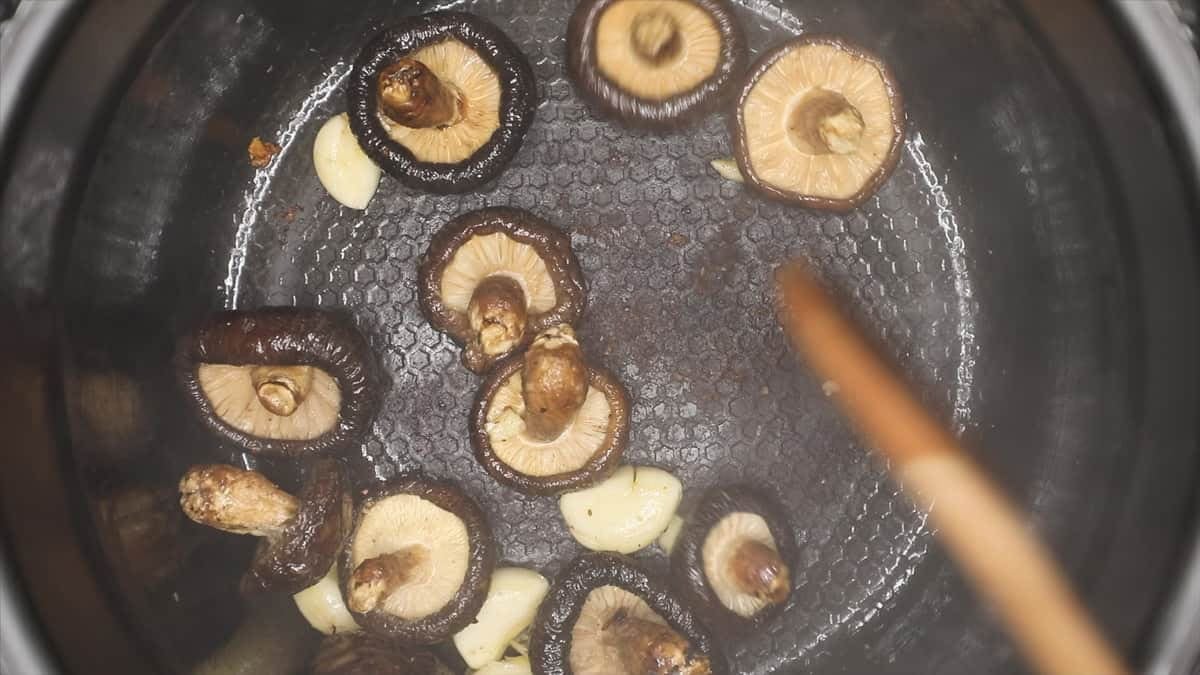 Sauteing the garlic and mushrooms.